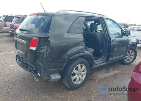 2013 Kia Sorento Lx z USA, uszkodzony, nr VIN 5XYKT3A62DG333983